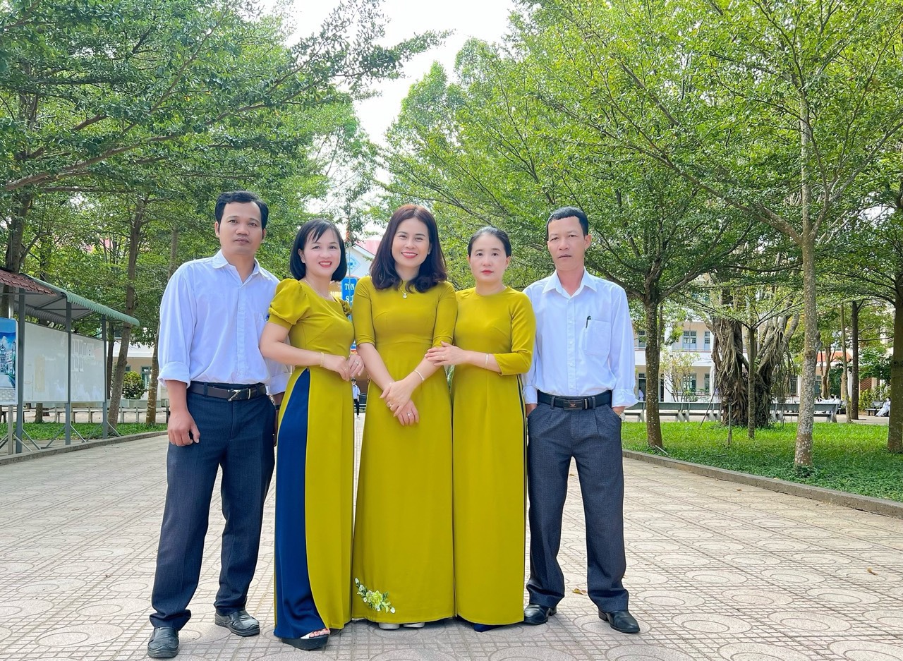 Giới thiệu về tổ địa lí