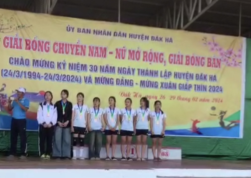 Trường THPT Trần Quốc Tuấn tham gia các hoạt động chào mừng kỷ niệm 30 năm ngày thành lập huyện Đăk Hà (24/3/1994 - 24/3/2024)