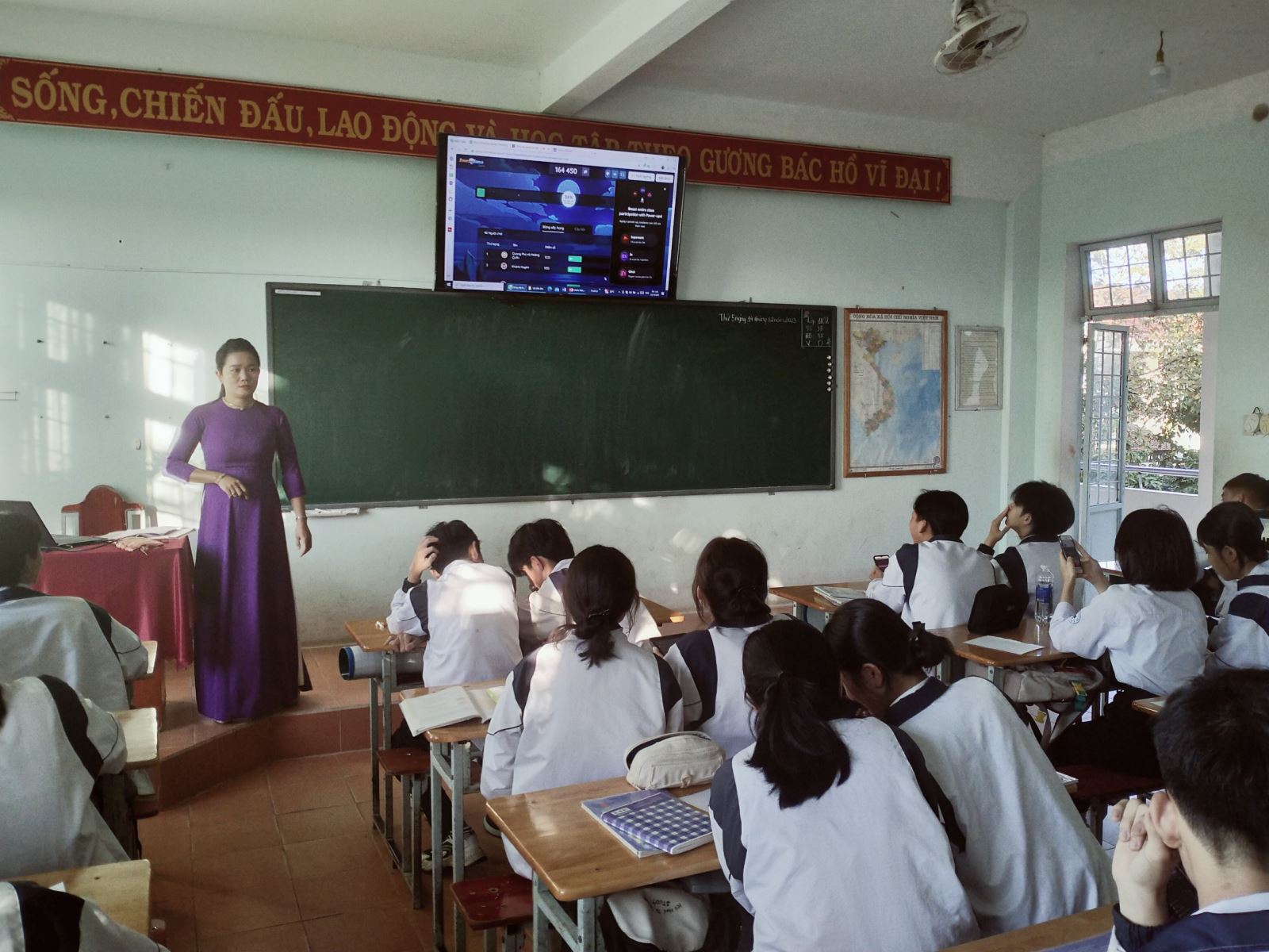 TỔ NGỮ VĂN SINH HOẠT CHUYÊN MÔN THEO HƯỚNG NGHIÊN CỨU BÀI HỌC (LẦN 1 NĂM HỌC 2023-2024)