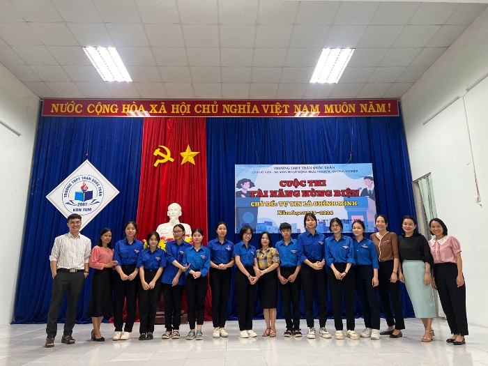 TỔ NGỮ VĂN VÀ BAN HOẠT ĐỘNG TRẢI NGHIỆM, HƯỚNG NGHIỆP TỔ CHỨC THÀNH CÔNG CUỘC THI “TÀI NĂNG HÙNG BIỆN” GẮN VỚI PHONG TRÀO “LÀM BẠN VỚI SÁCH” – TÔN VINH VĂN HOÁ ĐỌC NĂM HỌC 2023-2024